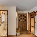 Vallet 1, Alpes Agency, Old Town, Sleeps 6 Apartment Chamonix