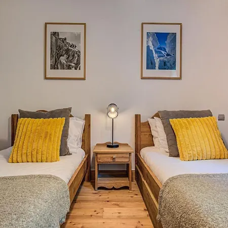 Vallet 1, Alpes Travel, Old Town, Sleeps 6 * Chamonix